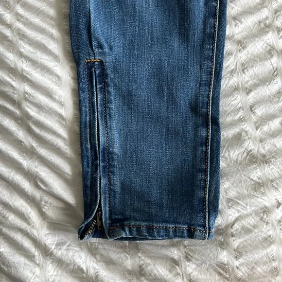 American Eagle Ripped Jeggings - Picture 2 of 3